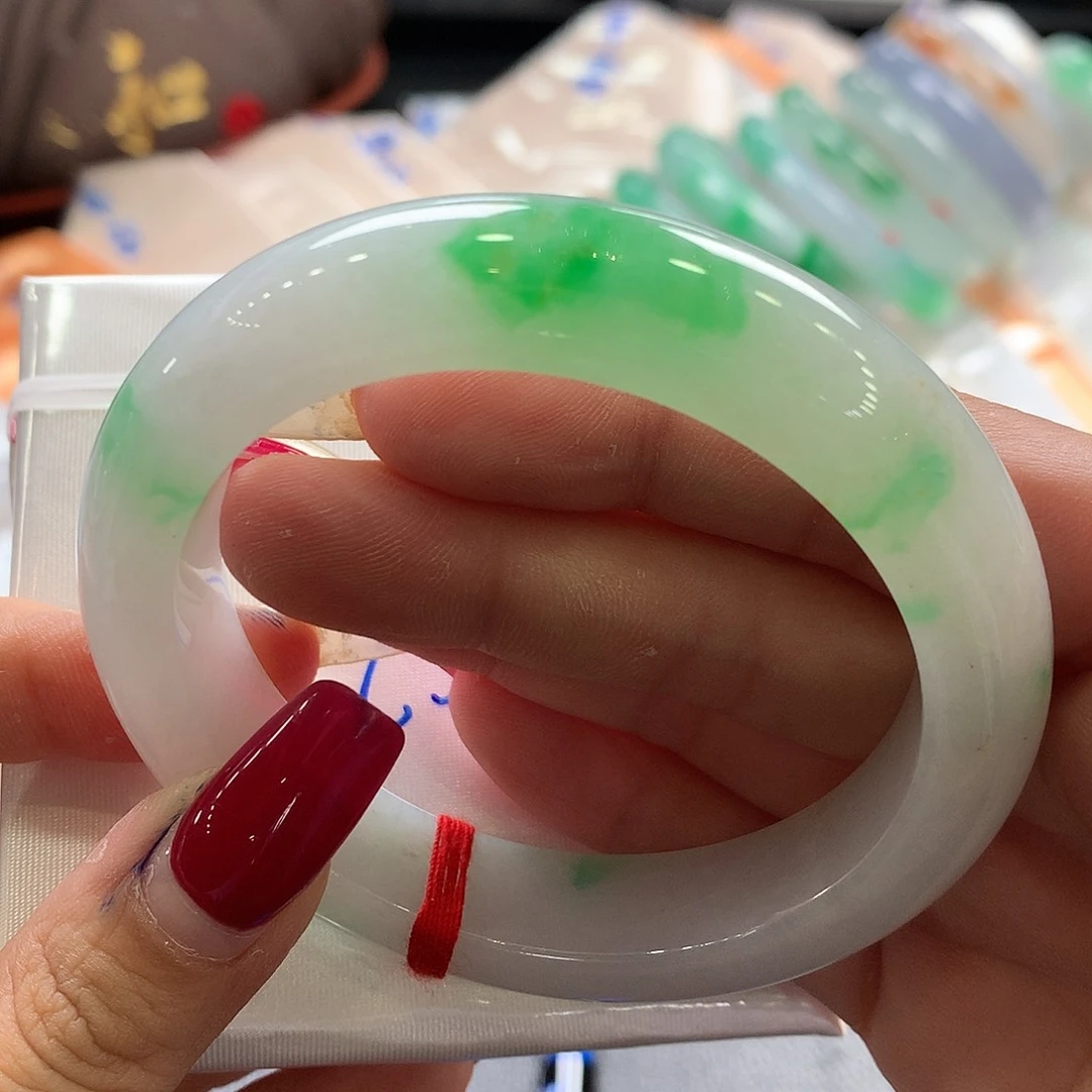 翡翠手镯未镶嵌5556正