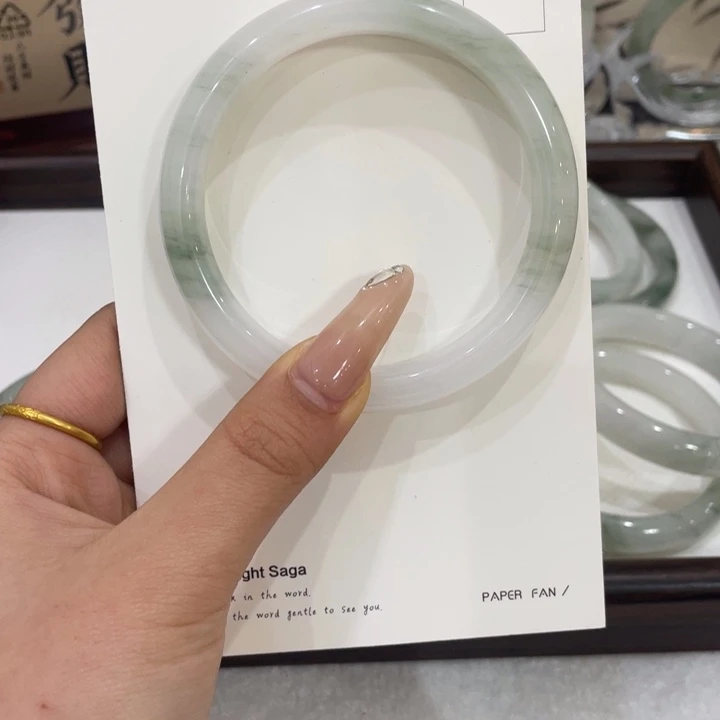 石英质玉（非洲翠）合金手镯