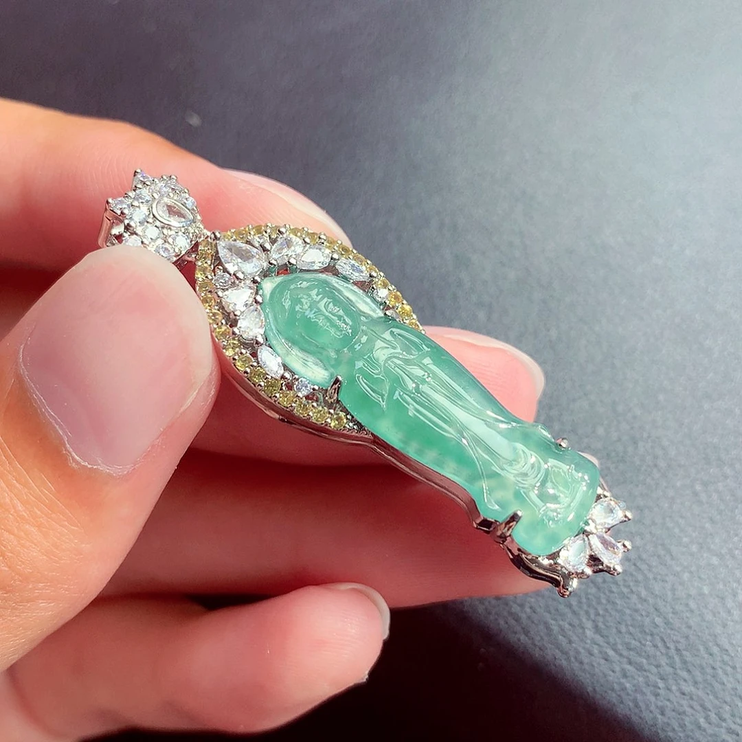 翡翠未镶嵌颈饰挂件