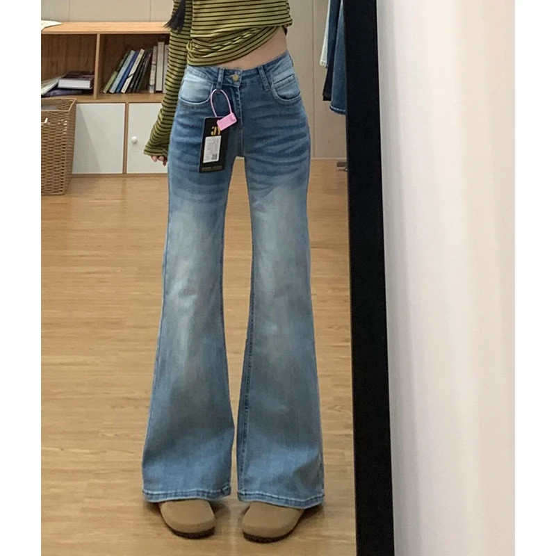 美式复古浅蓝色微喇牛仔裤女2025秋季新款不贴腿垂感低腰喇叭裤子