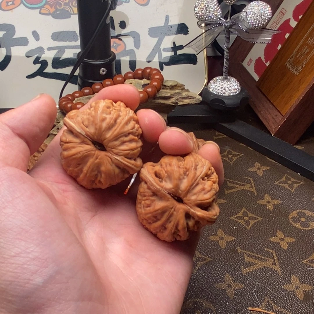 乐****文玩核桃吊坠球宝