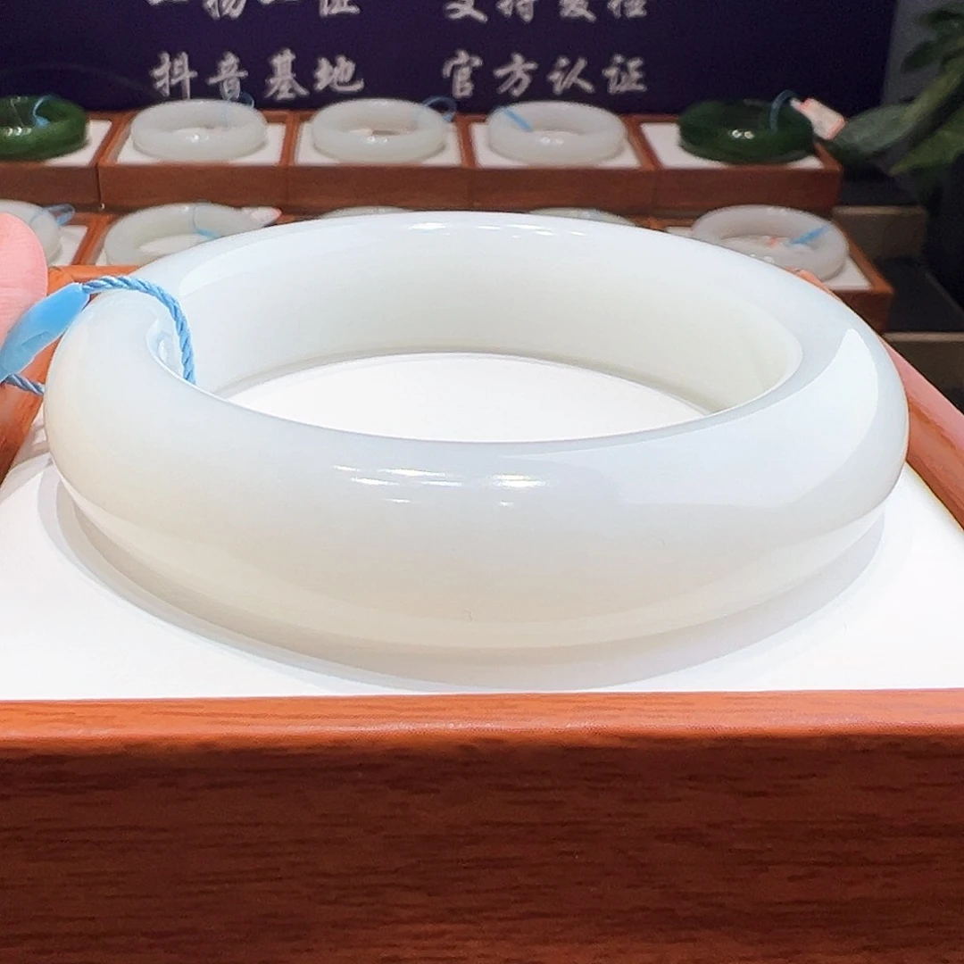 和田玉手镯56.57未镶嵌
