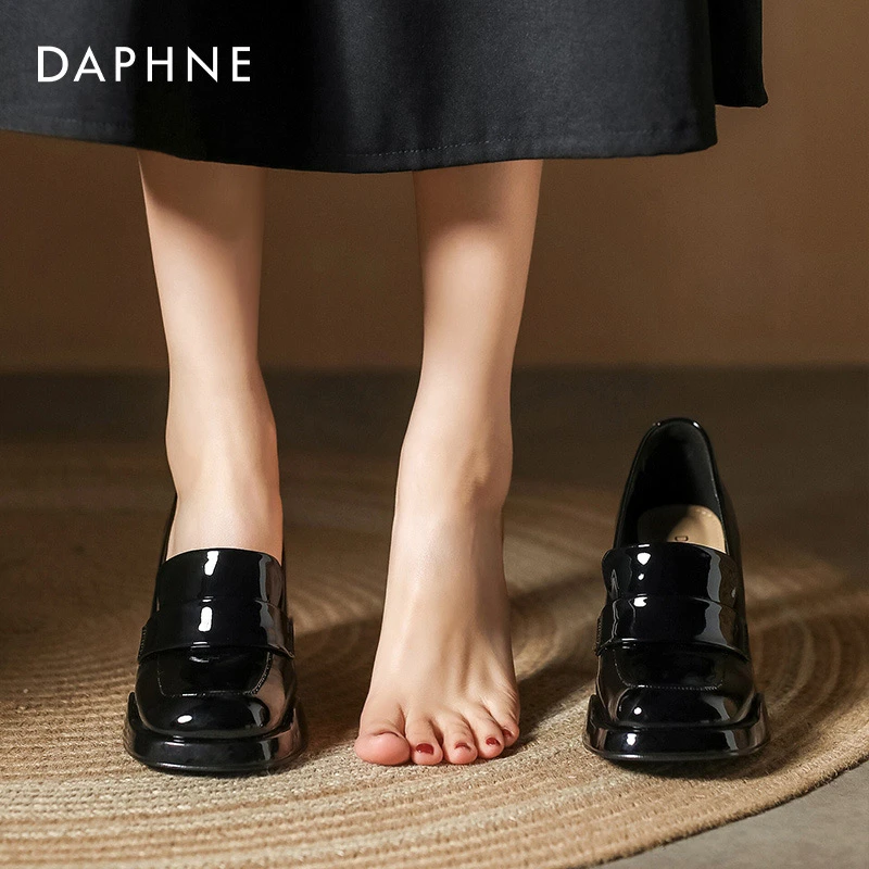 达芙妮方头粗跟乐福鞋女2025新款春秋黑色高跟单鞋爆款复古小皮鞋