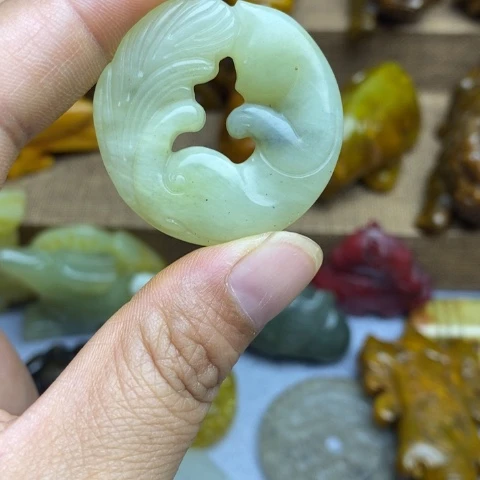 蛇纹石玉未镶嵌颈饰126
