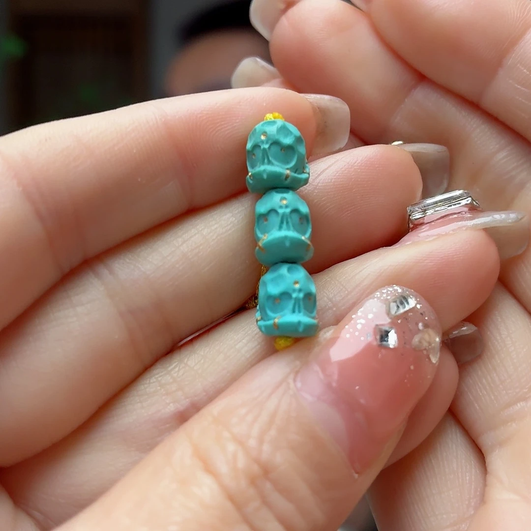 萧***涵绿松石未镶嵌珠宝奇石