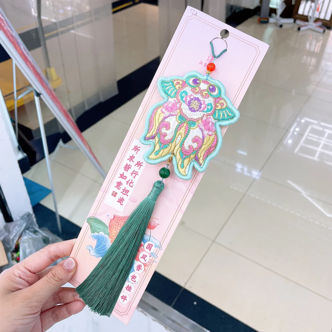 A-8205（满10飞）hj 1个绿色绳锦鲤布艺刺绣端午重工挂件   发圈