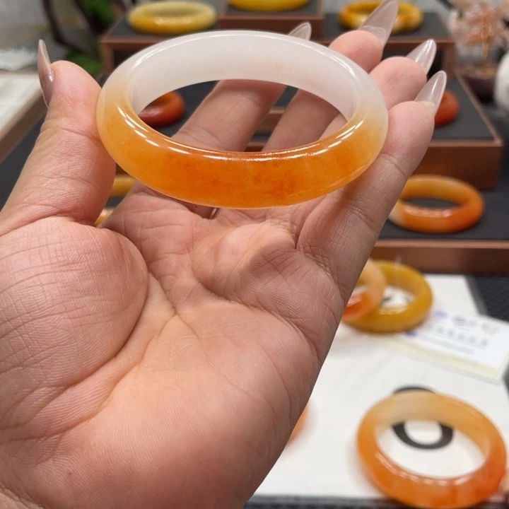 暮***一石英质玉（黄龙玉）未镶嵌手镯