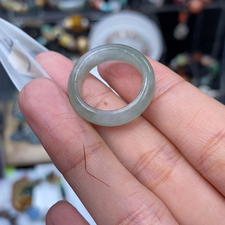 翡翠颈饰未镶嵌J****?小枫