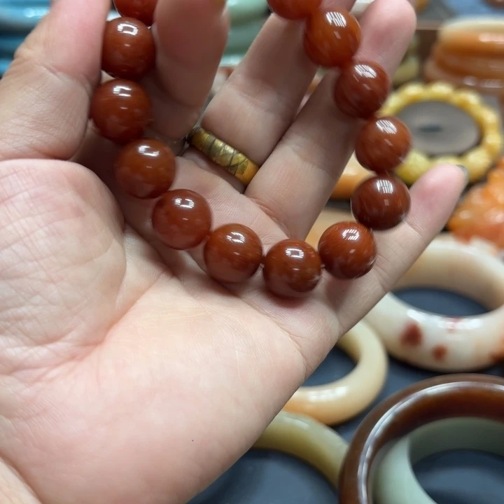 石英岩玉合金颈饰