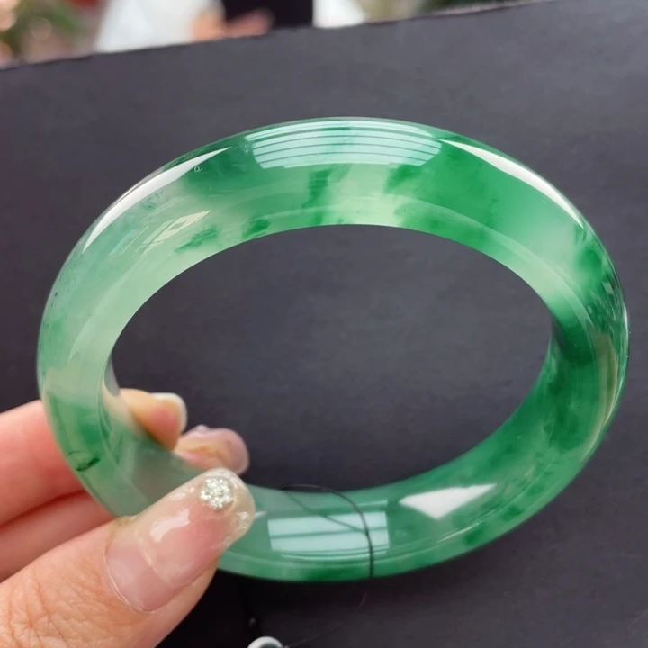 未镶嵌手镯石英质玉