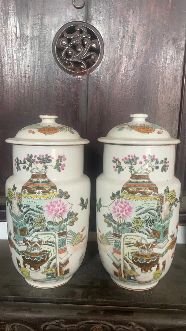 材质，铜壶一把。可爱。