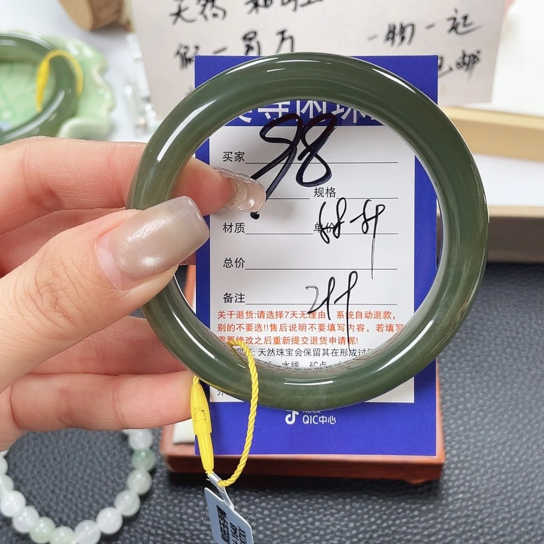 和田玉未镶嵌手镯