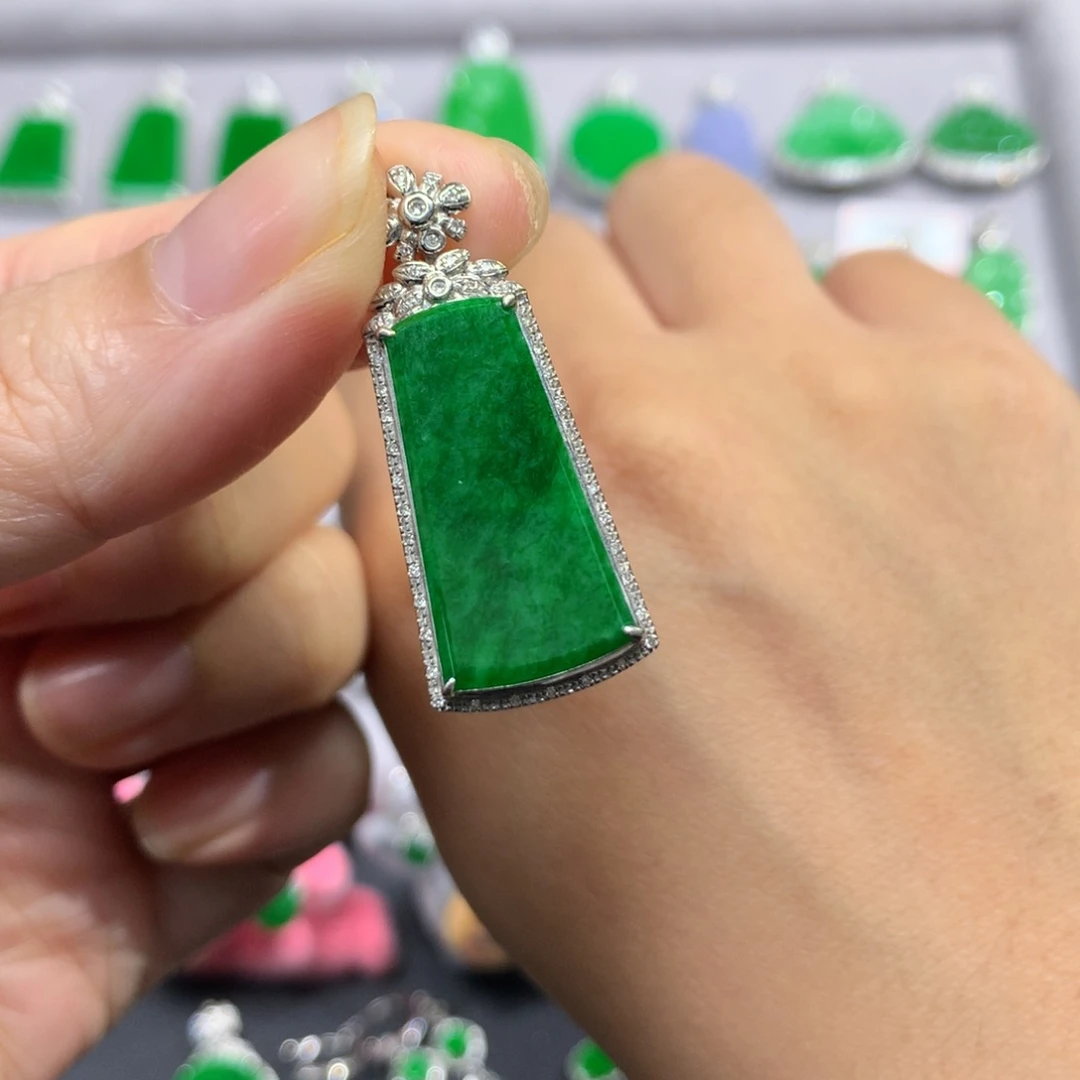 翡翠18K金镶嵌吊坠(不含链)裸石不厚