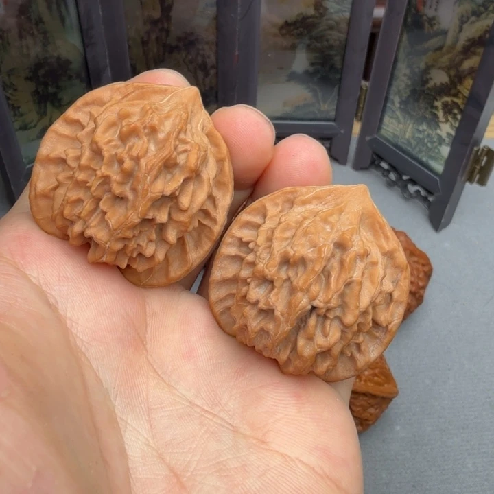 文玩核桃吊坠野核红锦绣38