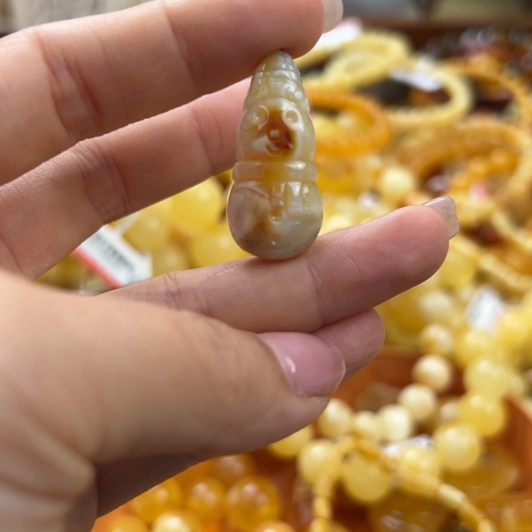 未镶嵌琥珀珠宝奇石