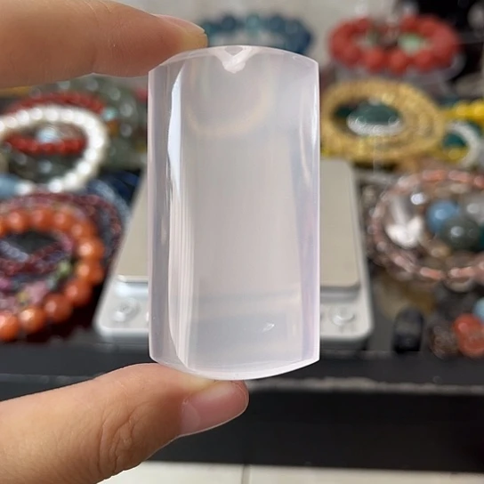 水晶颈饰未镶嵌矿坑