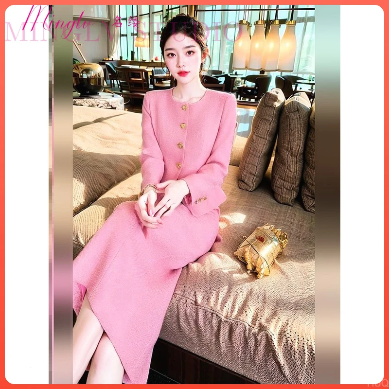 名缕法式优雅穿搭裙子2025年秋季时尚通勤甜酷粉色小香风假两件