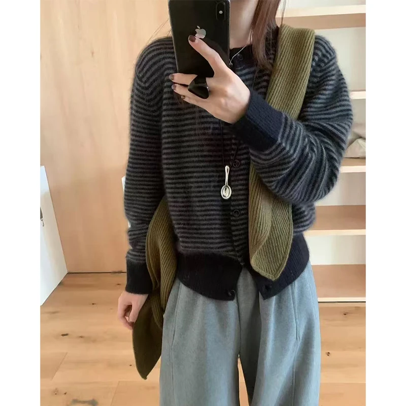 细条纹」百搭时尚！秋季简约休闲圆领条纹撞色宽松针织开衫-5592