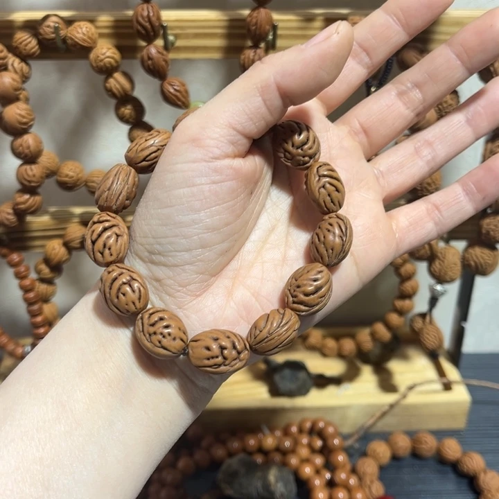 半***9野生桃桃枭手串精品