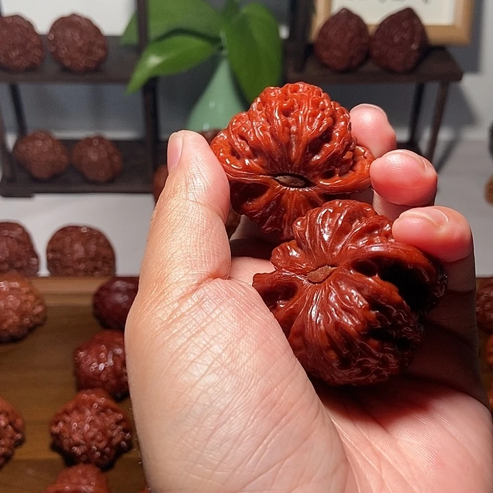 M***y文玩核桃吊坠白狮子