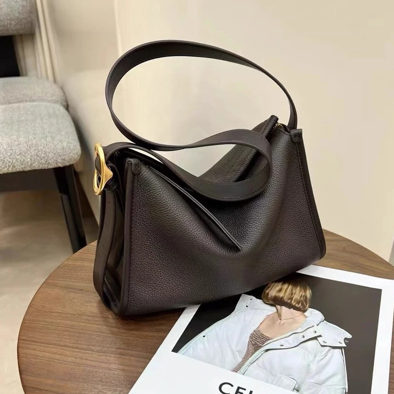 2025新款时尚百搭新款头层牛皮邮差包枕头包休闲通勤包轻奢单肩包