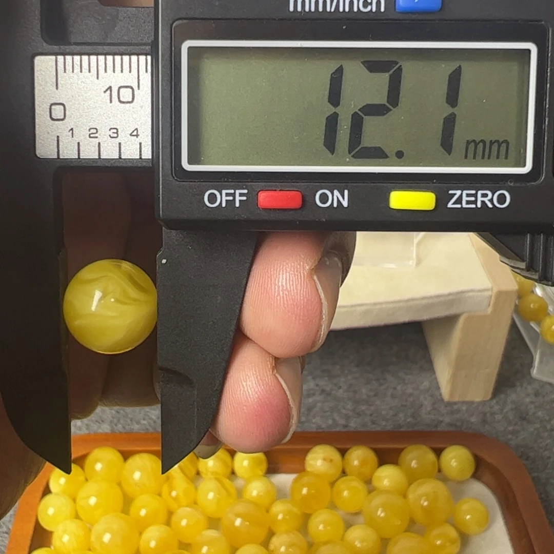 琥珀未镶嵌裸石微瑕023