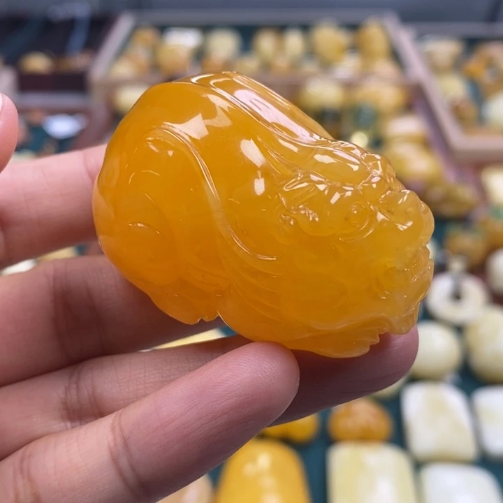 琥珀未镶嵌裸石30.9鸡油红貔貅吊坠
