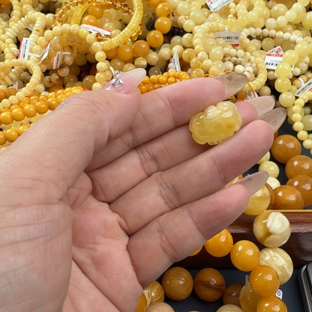 琥珀未镶嵌珠宝奇石