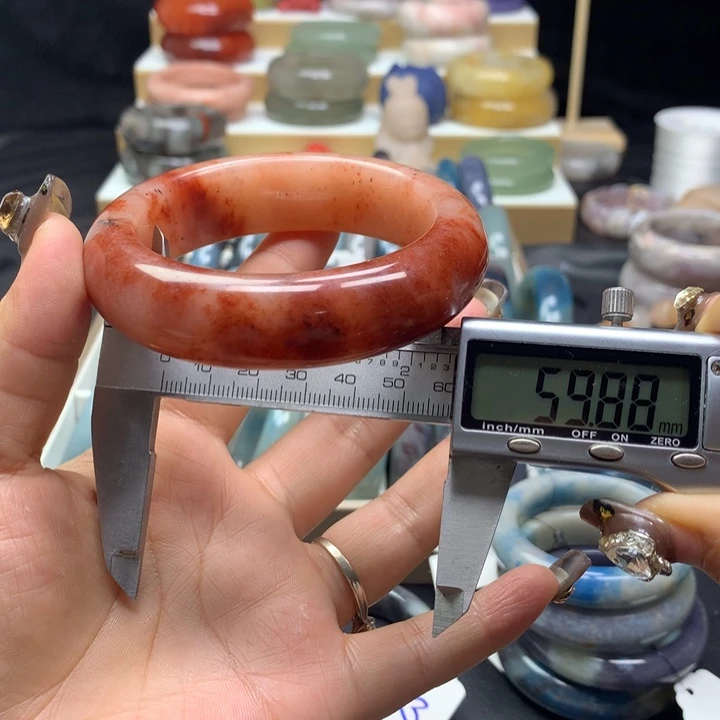 未镶嵌手镯石英质玉