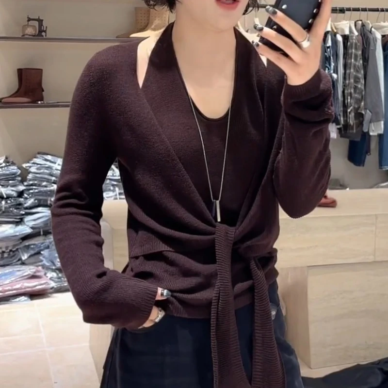 秋季气质显瘦设计感系腰U领假两件针织上衣LK2506052