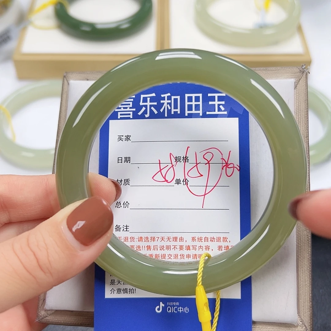 和田玉未镶嵌手镯