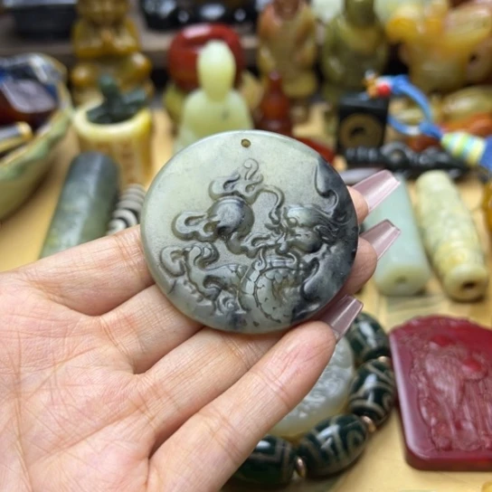 蛇纹石玉未镶嵌颈饰