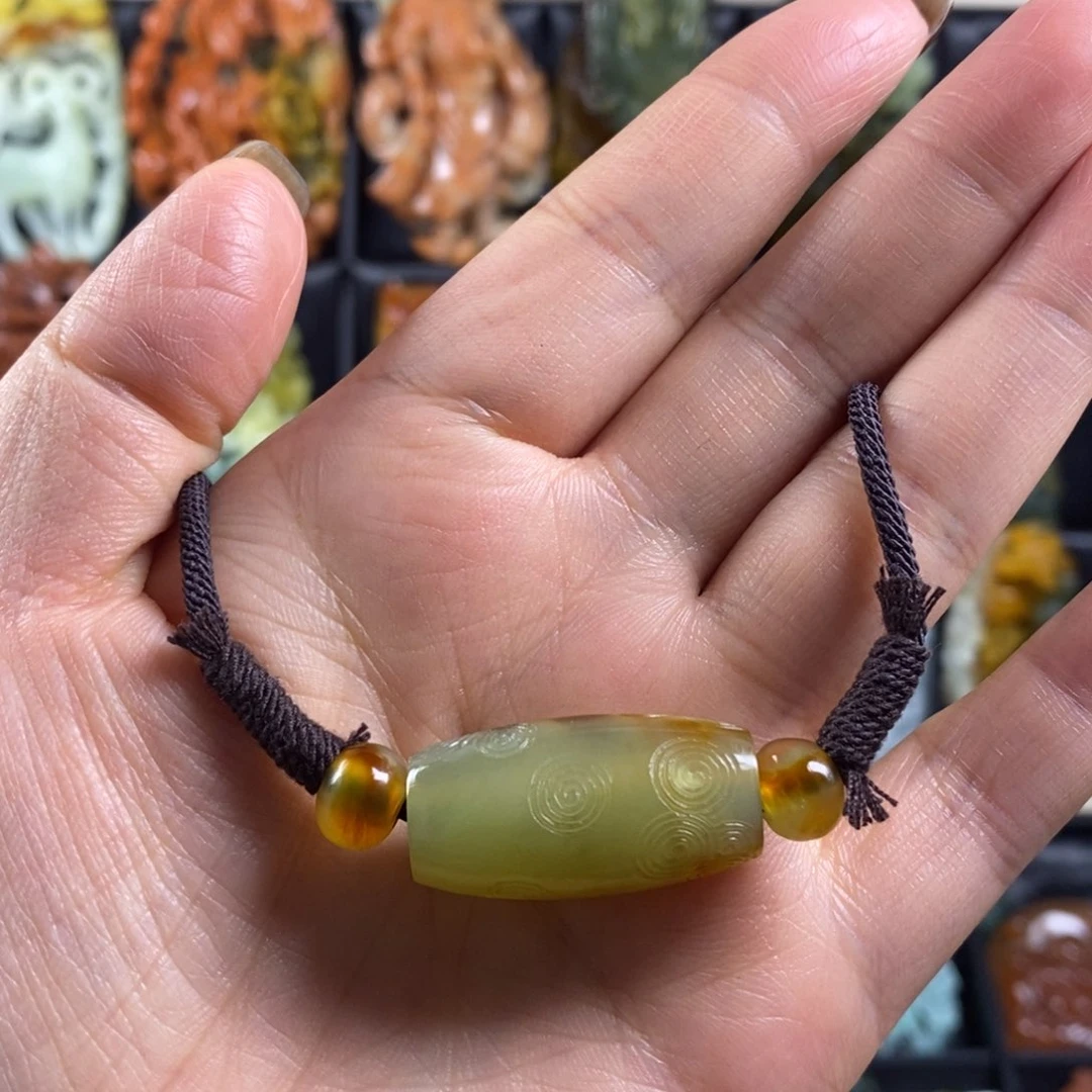 蛇纹石玉颈饰合金