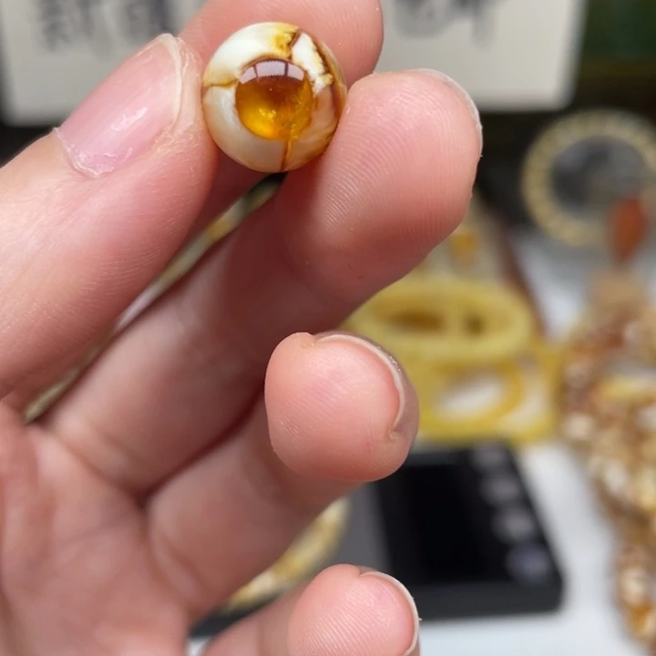琥珀未镶嵌裸石64号