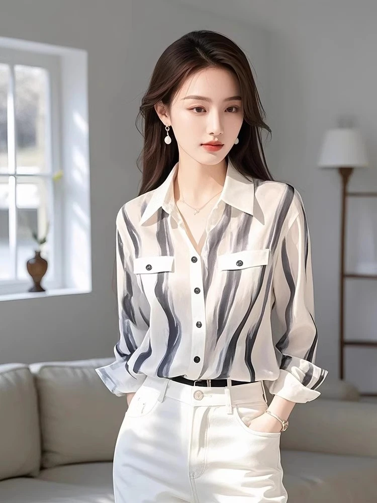 白色简约条纹高级感衬衫女秋季新款法式小众别致显瘦休闲漂亮衬衣