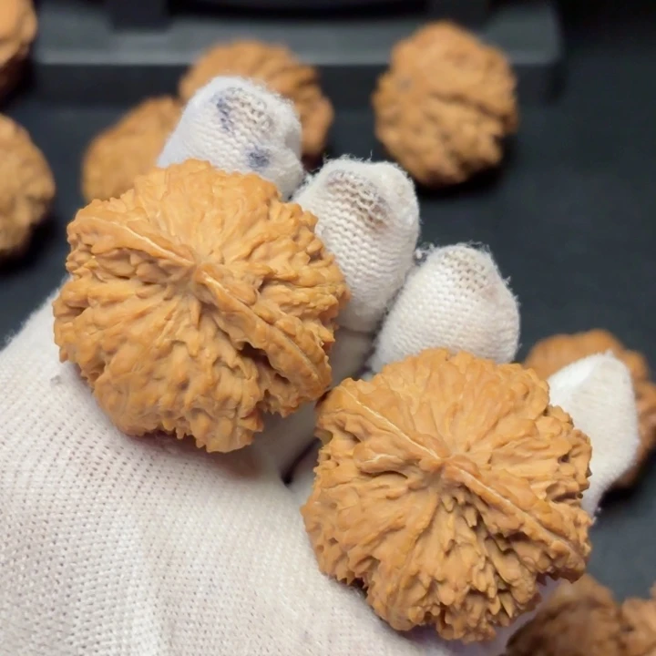 文玩核桃吊坠上***生秦岭灯笼55