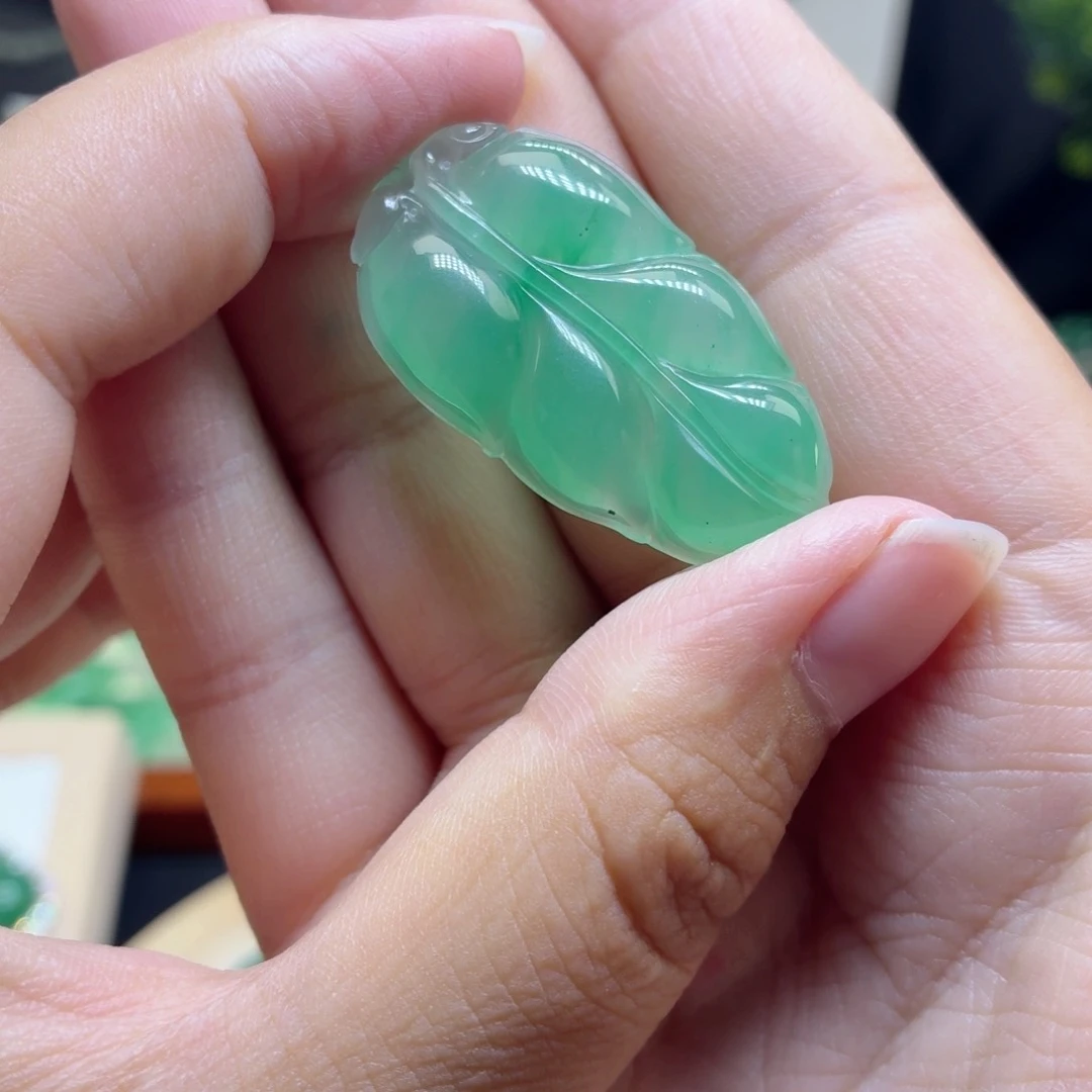 石英质玉（非洲翠）未镶嵌颈饰