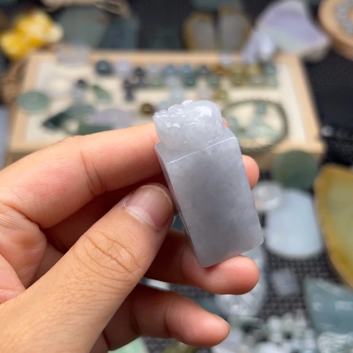 翡翠未镶嵌颈饰印章