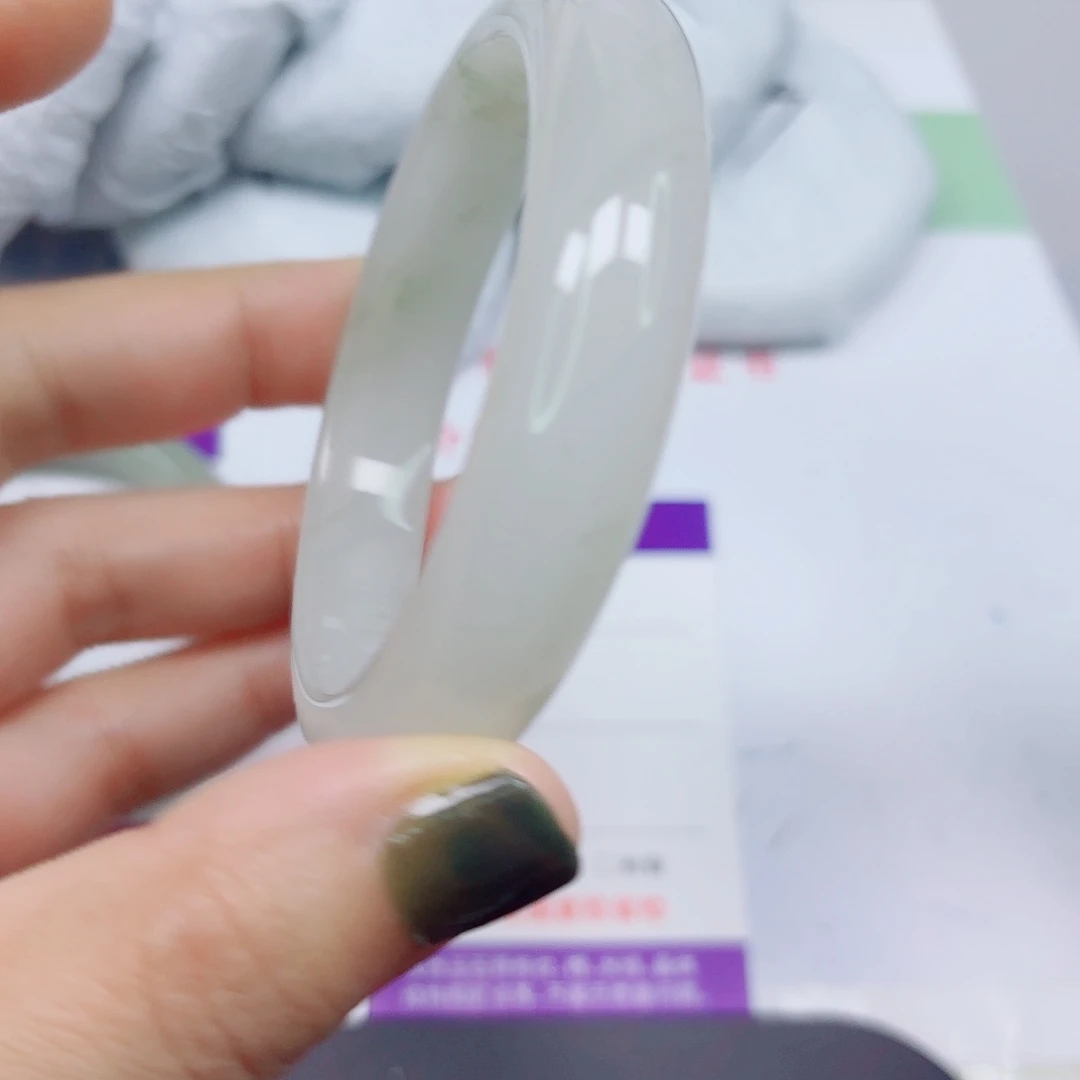 石英质玉未镶嵌手镯4/5655