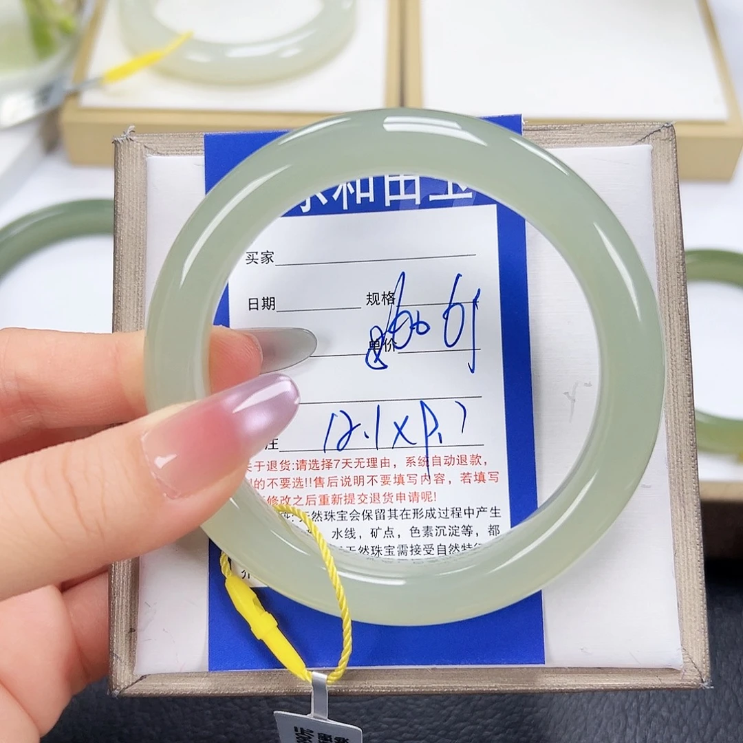 和田玉未镶嵌手镯