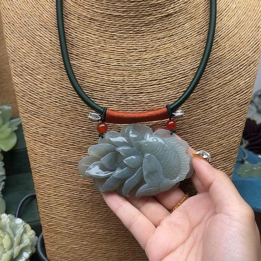 蛇纹石玉未镶嵌吊坠