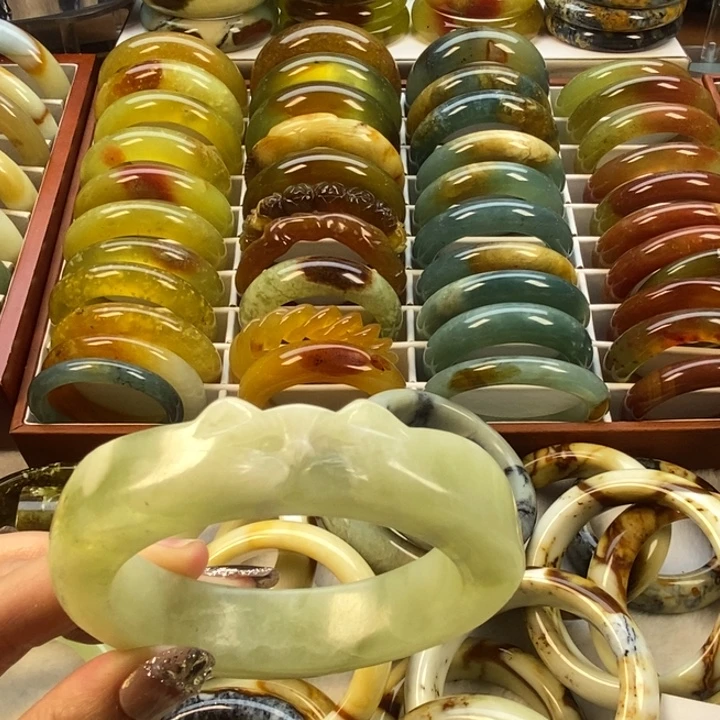 蛇纹石玉未镶嵌手镯59猫