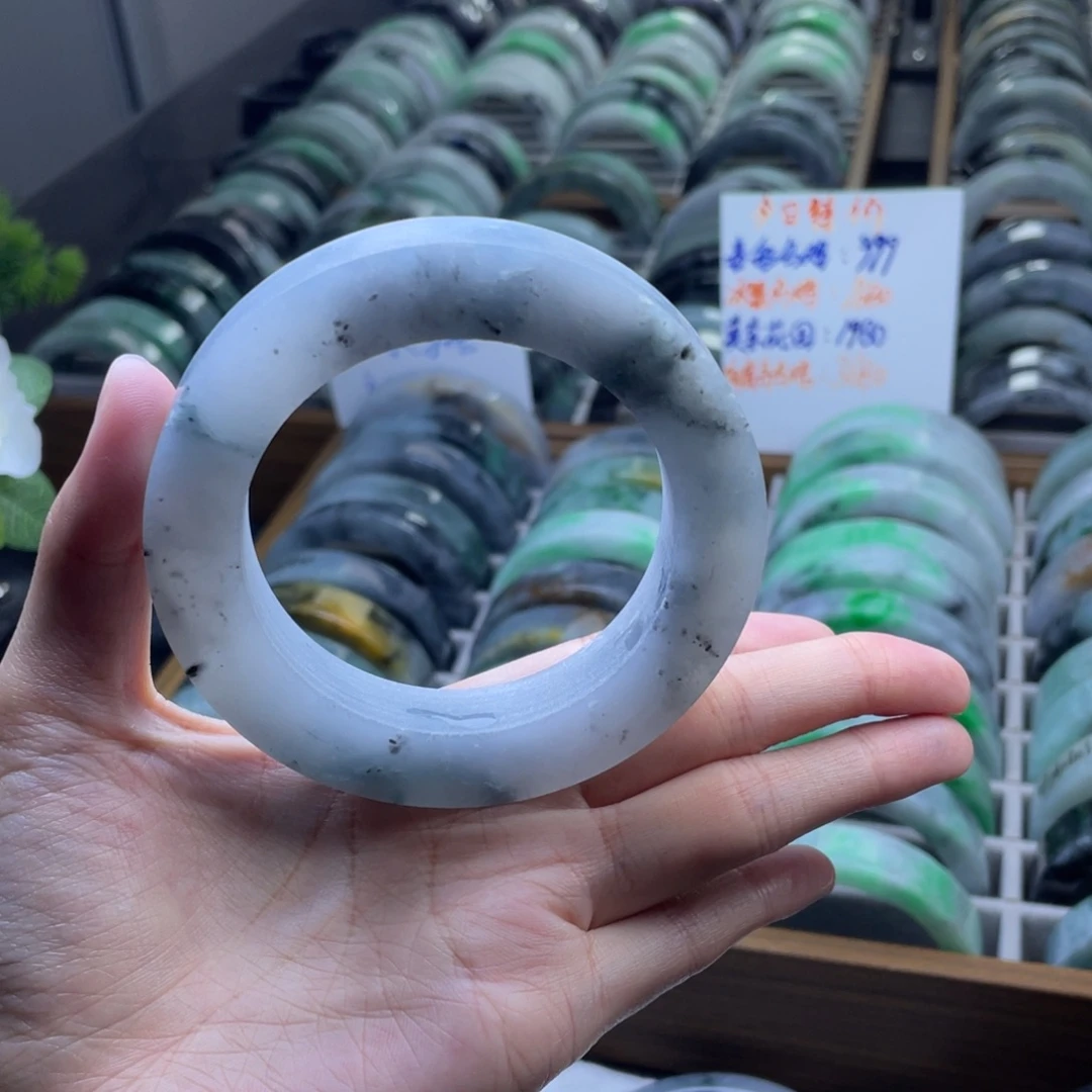 定制翡翠未镶嵌翡翠手镯