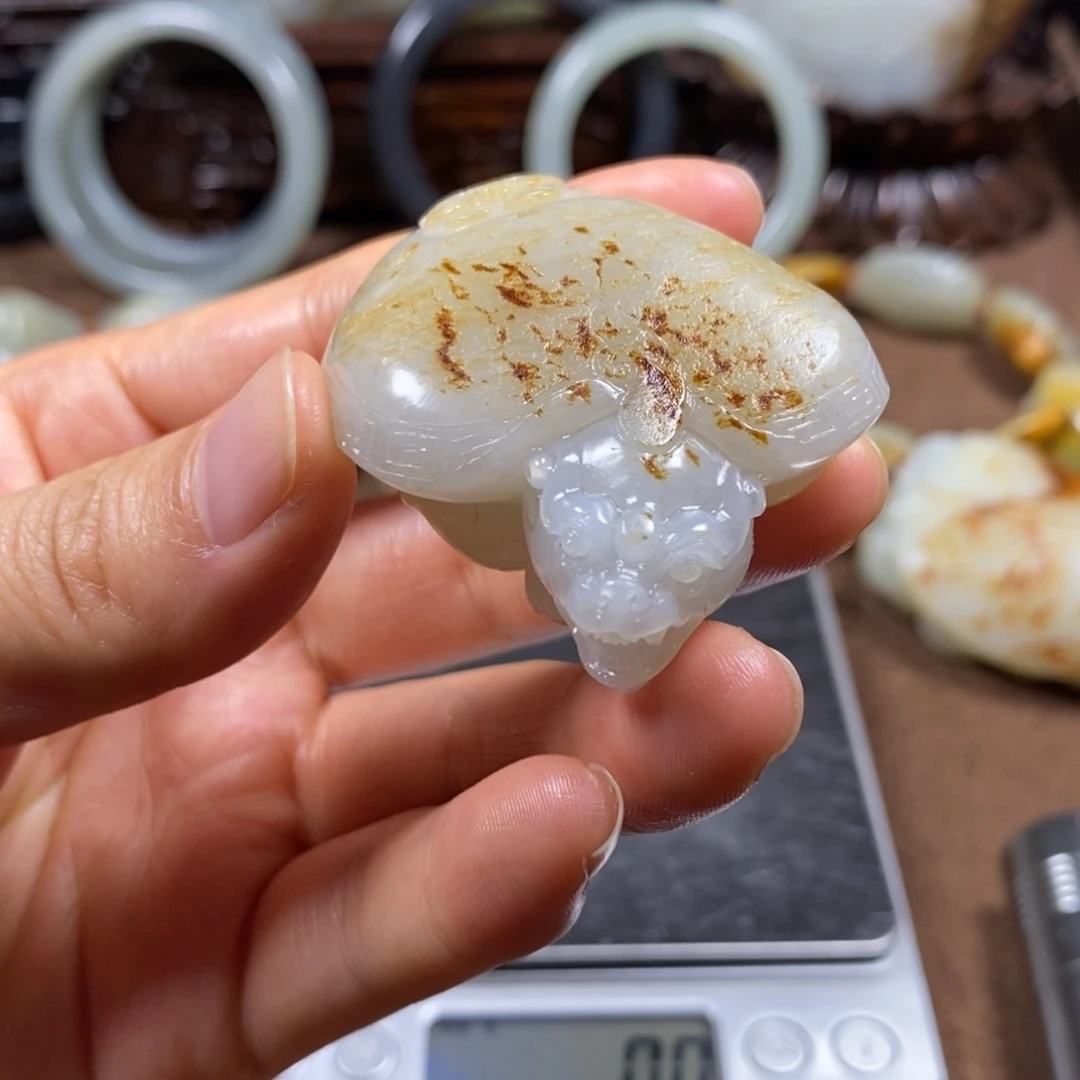 和田玉未镶嵌把件