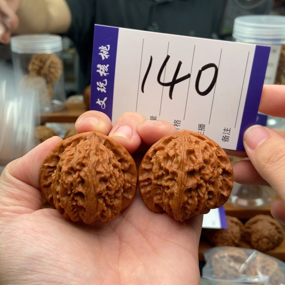 文玩核桃把件42三角白