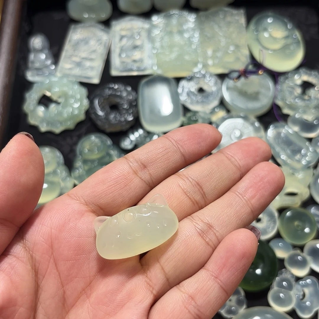 未镶嵌蛇纹石玉颈饰