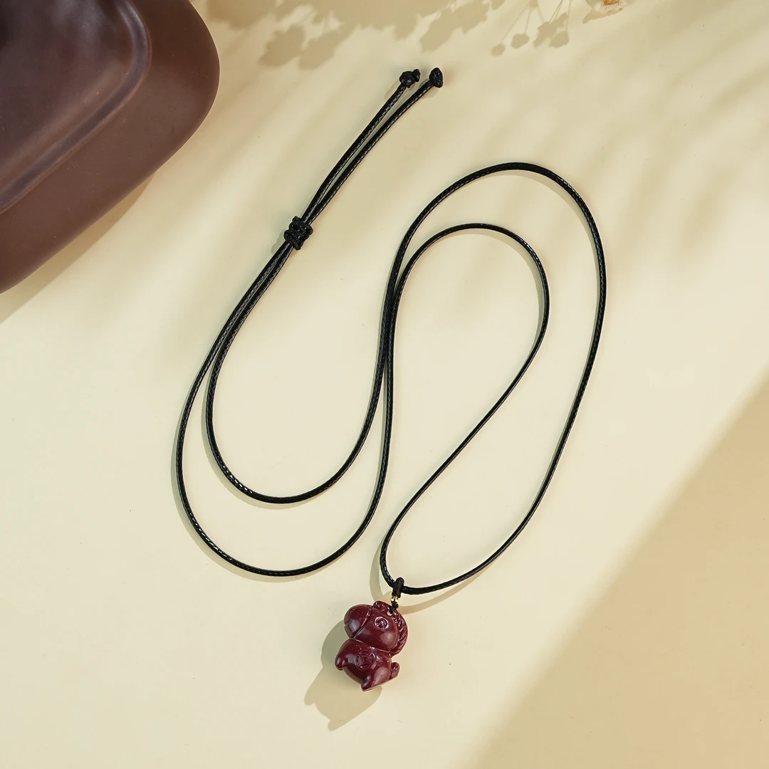 周西西 含辰砂工艺品精美朱砂小马项链2.2*1.7*1多样性发货20259