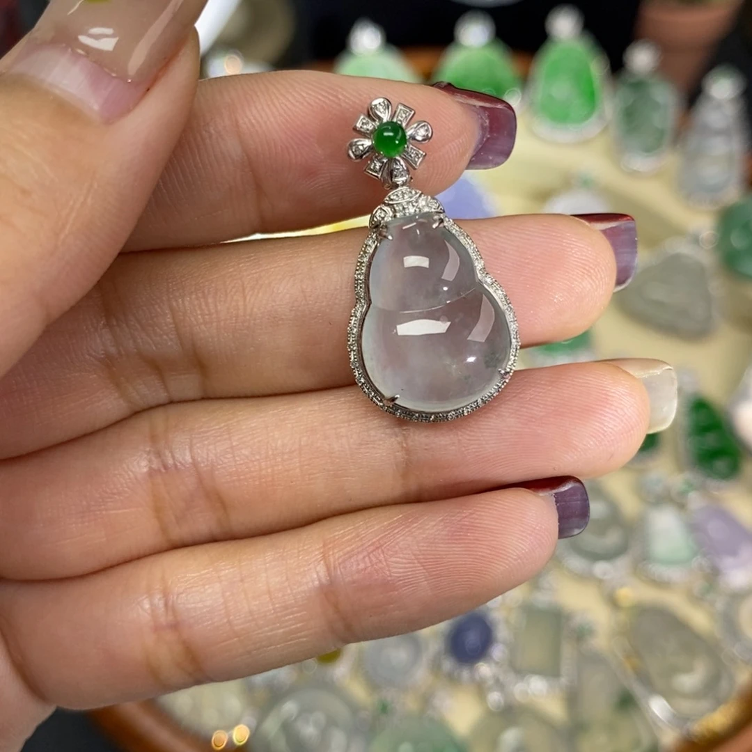 翡翠颈饰18K金镶嵌A货翡翠