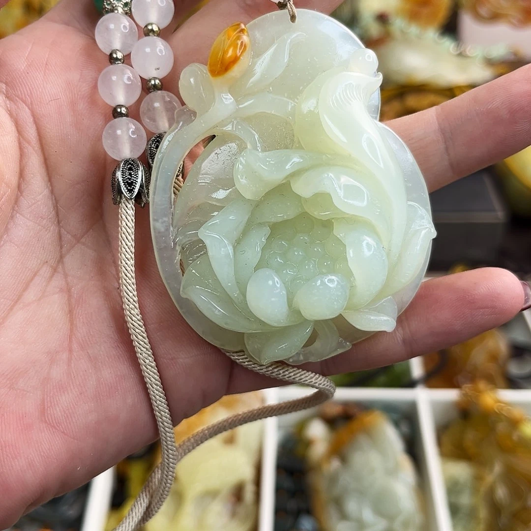 蛇纹石玉颈饰未镶嵌