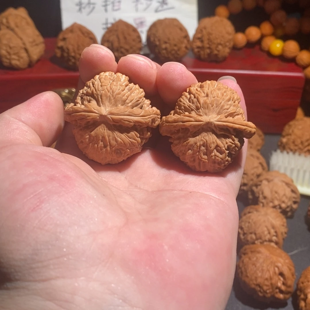 文玩核桃把件白狮子